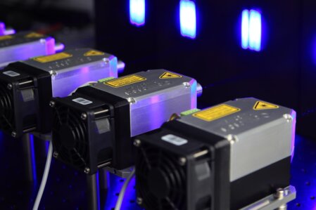 Échantillons gravés: bois, cuir, métal anodisé et acrylique